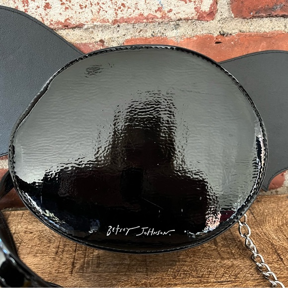 Betsy Johnson fantastic Bat bag wings move new with tags glow in the dark - Picture 4 of 6